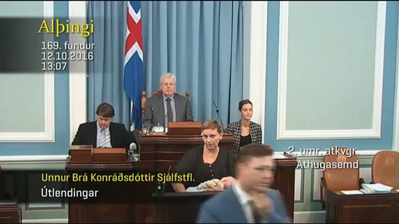 Une députée islandaise allaite son bébé au Parlement