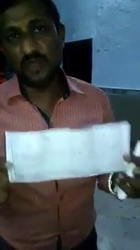 A Citizen Blasts on Khawaja Saad Rafique While Standing on Hyderabad Railway Station