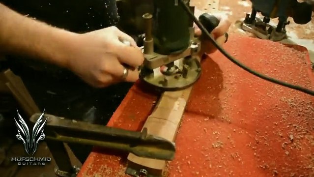 Cet artiste crée une guitare à la main et le résultat est fantastique