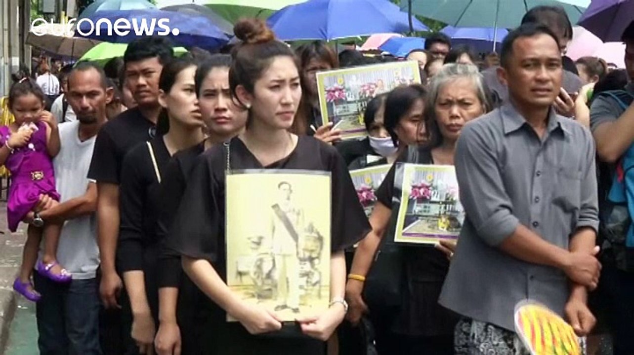 Thailand trauert um König Bhumibol: Neuer Regent ist 96 Jahre alt