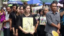 حضور هزاران شهروند تایلندی در مقابل کاخ سلطنتی