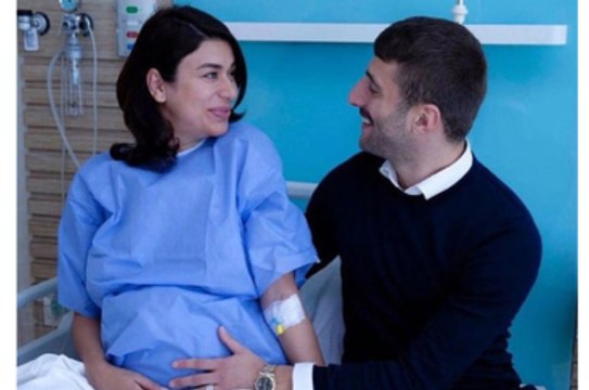 Ebru Şancı, İkiz Bebeklerini Kucağına Aldı