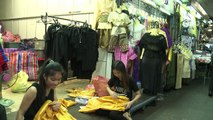 تحذيرات من نفاد الملابس السوداء في تايلاند بسبب الحداد على الملك