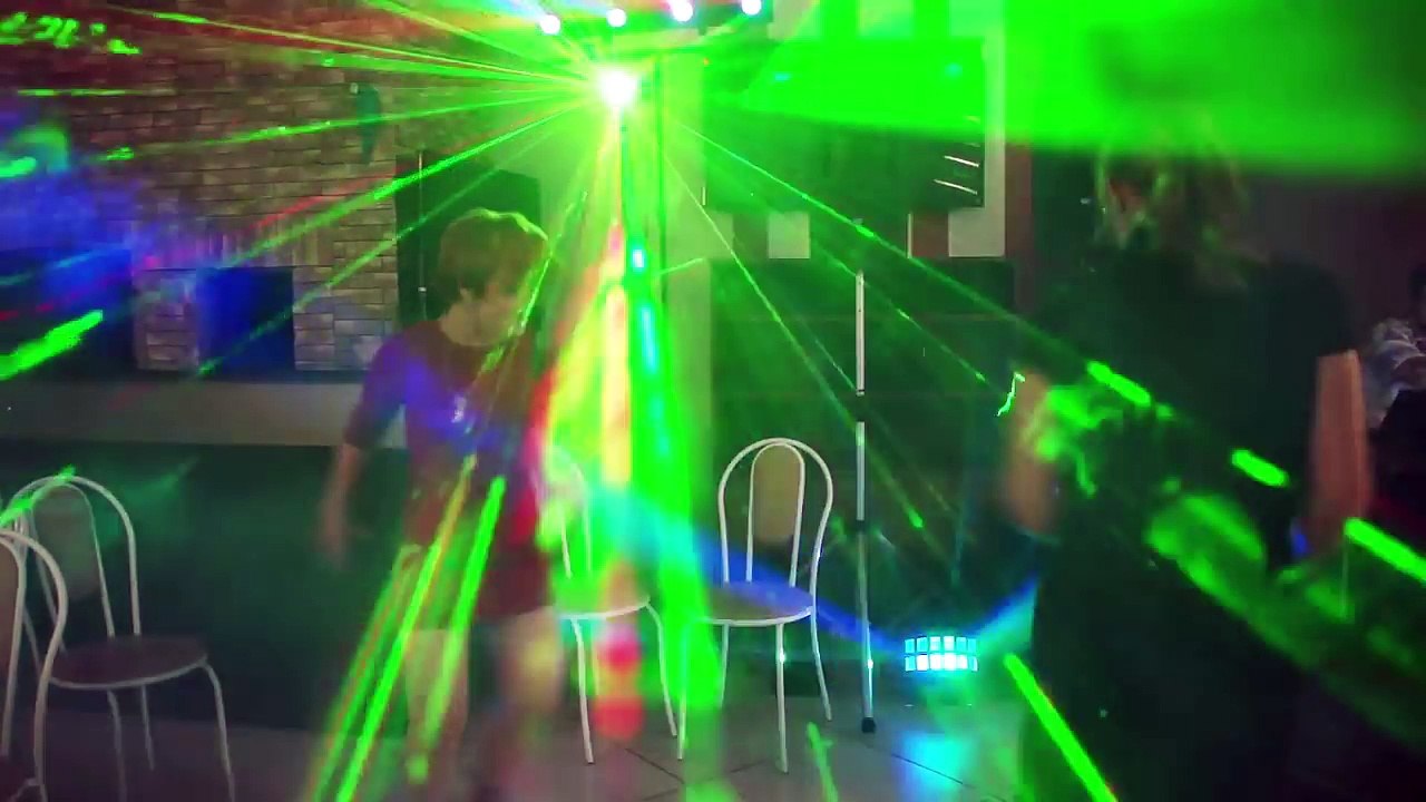 Вот как надо зажигать ! Russian girls dance !