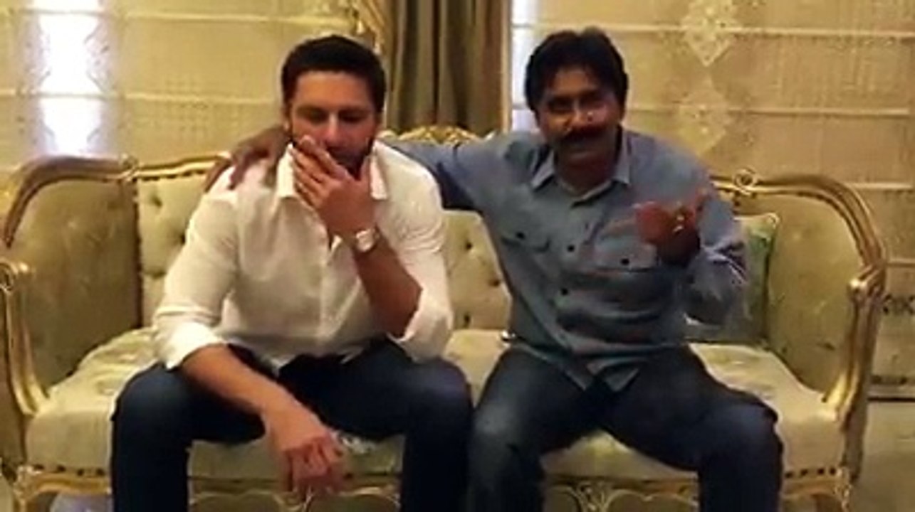 Shahid Afridi and Javed Miandad settle down the...