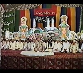 Siddiq Ismail - Beautiful Naat - Sarkar Ke aane ki Ghari hai