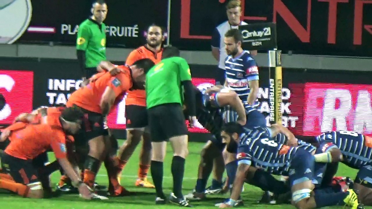 Le Rugby Club de Vannes marque un essai contre Narbonne