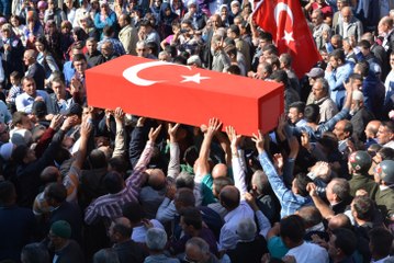 Şehit Annesi Oğlunun Cenaze Namazını Kıldı