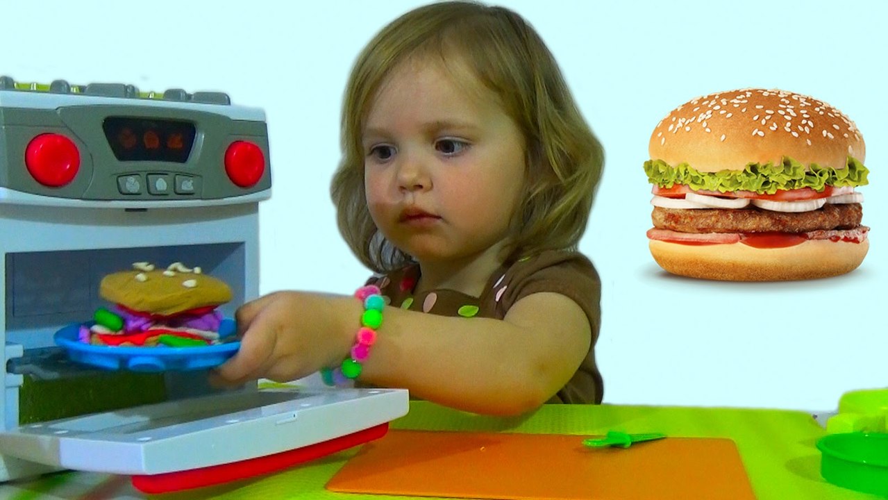 Катя и Макс новые серии Готовим гамбургер из пластилина для Щенячий Патруль и играем игрушечной плитой  Свинка Пеппа