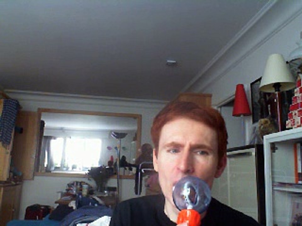 Wiwi égratigne "club lights" de Rachel Adedeji