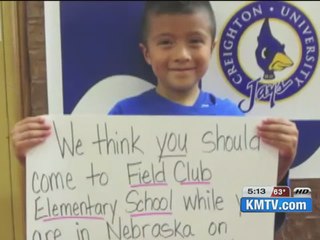 Country singer Brad Paisley makes surprise visit to Field Club Elementary School