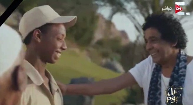 عمرو أديب يعرض أغنية الشهداء لمحمد منير لشهداء سيناء قبل بداية برنامج كل يوم