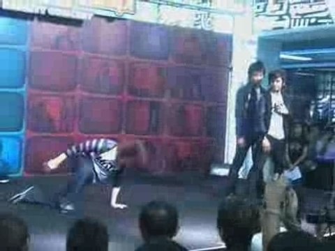 070809 Hotwave Djs performing Nippon Ai ni Iku yo