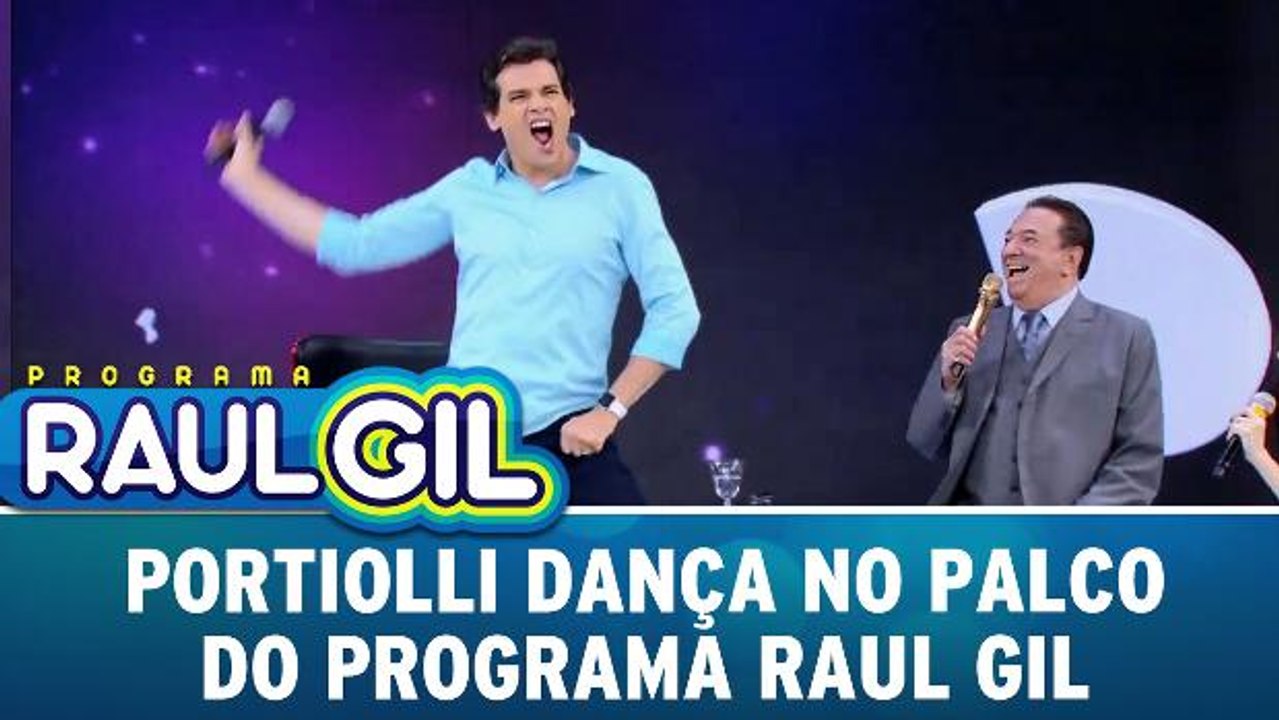 Portiolli dança no palco do Raul Gil
