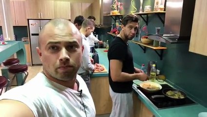 Евгений Казаков  Построй свою любовь- приготовь жрать самому себе.