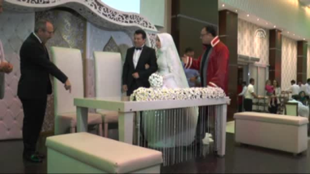 Ekonomi Bakanı Nihat Zeybekci ve Eski Enerji Bakanı Taner Yıldız Nikah Şahidi Oldu