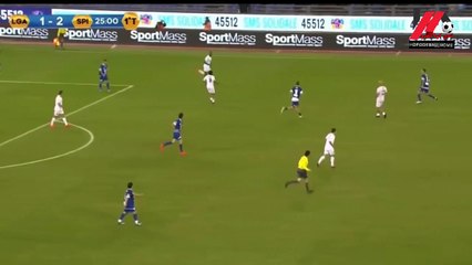 لقطة مهارية لرونالدينيو وتمريرة رائعة في مباراة من أجل السلام