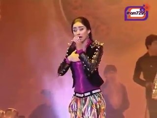 Afghanistani Tajik Female Singer - Amzaing Performance Never Seen Before