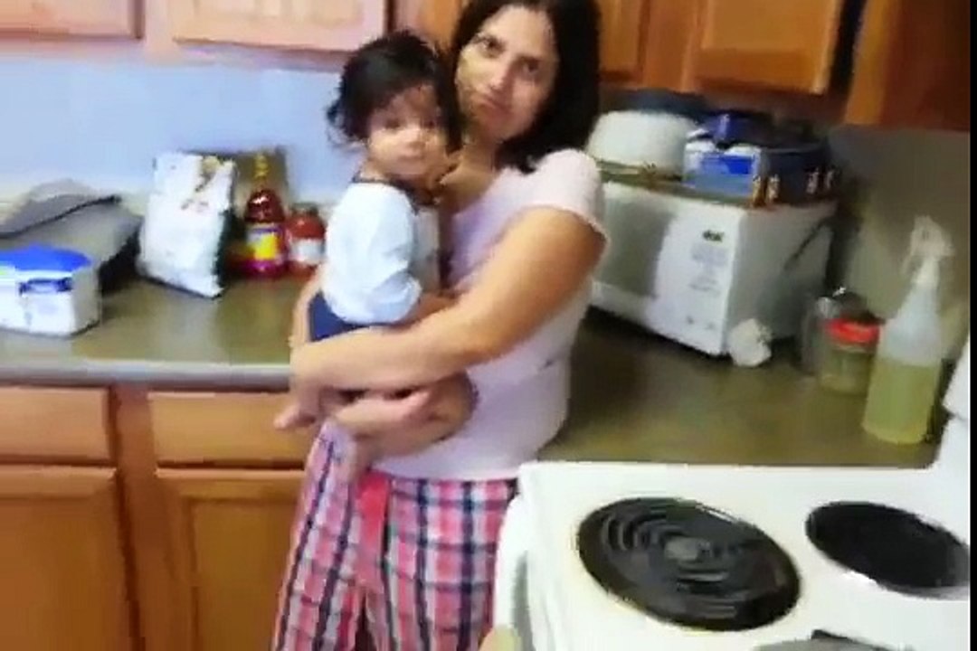 Baby first time not scared of pressure cooker whisle