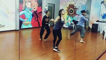 Mouni Roy sizzling dance
