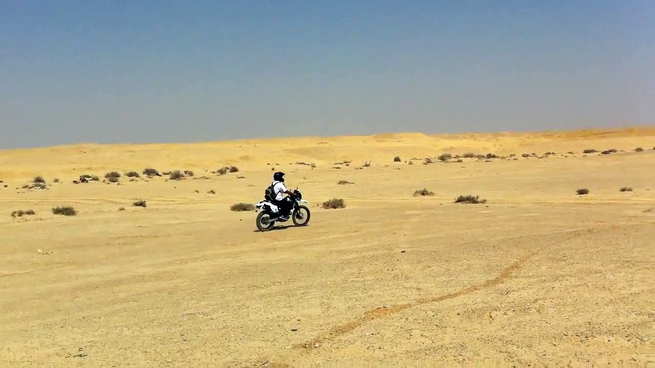EXTREMELY CRAZY MOTORCYCLE STUNT XR250 BAJA EGYPT BEER GENDALI