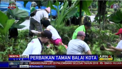 Relawan Djarot Perbaiki Taman Rusak Depan Balai Kota