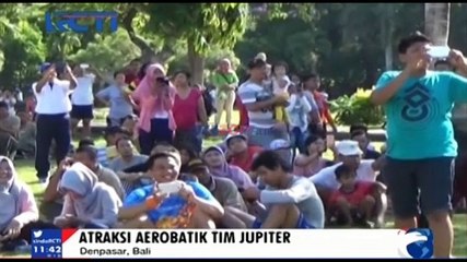 Atraksi Aerobatik Pesawat Tim Jupiter di Bali