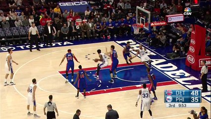 Joel Embiid domine le géant Marjanovic au poste bas