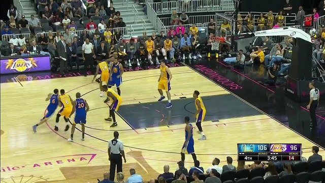 JaVale McGee désintègre Thomas Robinson sur un dunk