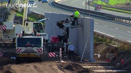 Франция: строительство "антимигрантсткой стены" в Кале началось