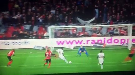 Quand Eder défonce la tête du gardien adverse !