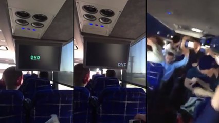 Explosion de joie dans ce bus quand le logo "DVD" touche le coin de l'écran