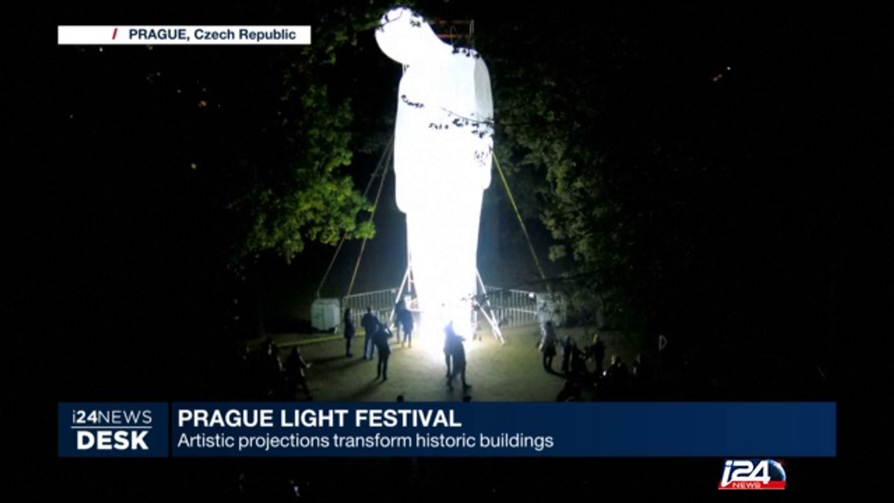 Prague Light Festival : artistic projections transform historic buildings