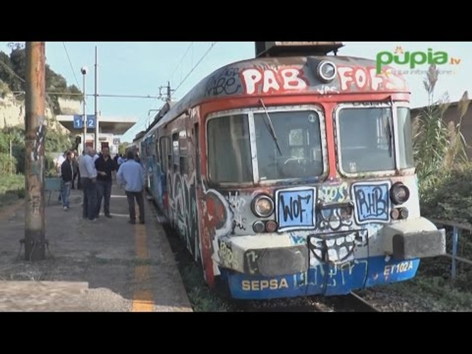 Pozzuoli (NA) - Treno Cumana deraglia, a bordo centinaia di studenti (14.10.16)