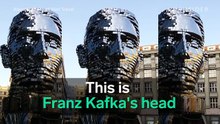 L'incroyable statue mobile composée de 39 tonnes d'acier qui rend hommage à Kafka