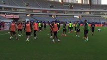 Wayne Rooney got nutmegged twice in a row in training