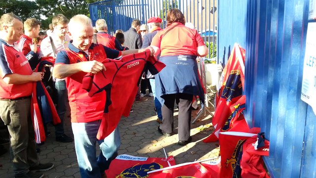 Paris : les fans Irlandais du Munster rendent hommage à Anthony Foley