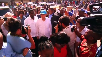 Desperate Haitians loot U.N. aid trucks