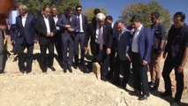 AK Parti Genel Başkan Yardımcısı Aktay, Aktert'in Mezarını Ziyaret Etti