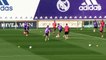 La virgule petit pont de James Rodriguez à l'entraînement - Real Madrid