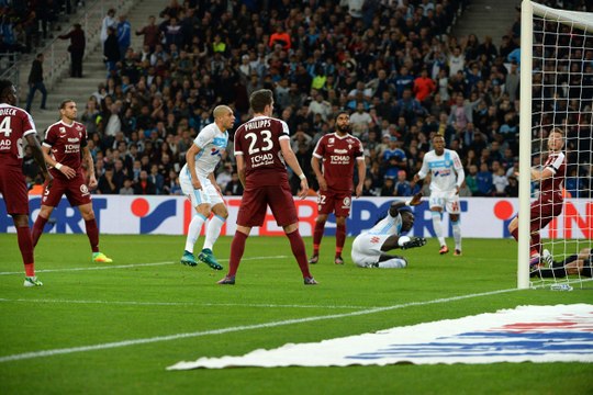 OM 1-0 Metz : le but de Bafétimbi Gomis (13e)
