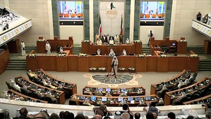 أمير الكويت يحل مجلس الأمة