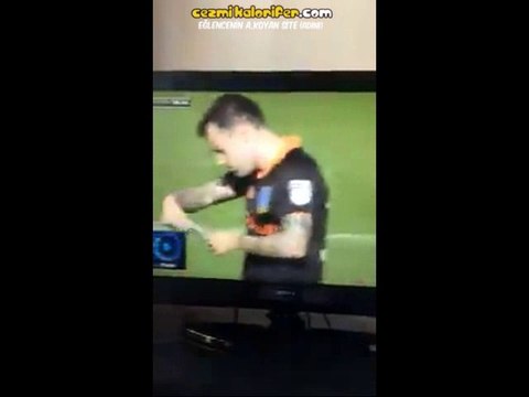 Ver Hele Bide Ben Bakam Diye Rakip Takıma Yazılan Notu Okuyan Troll Futbolcu