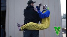 Déguisement de fou : attaque d'un clown fou ! Halloween 2016