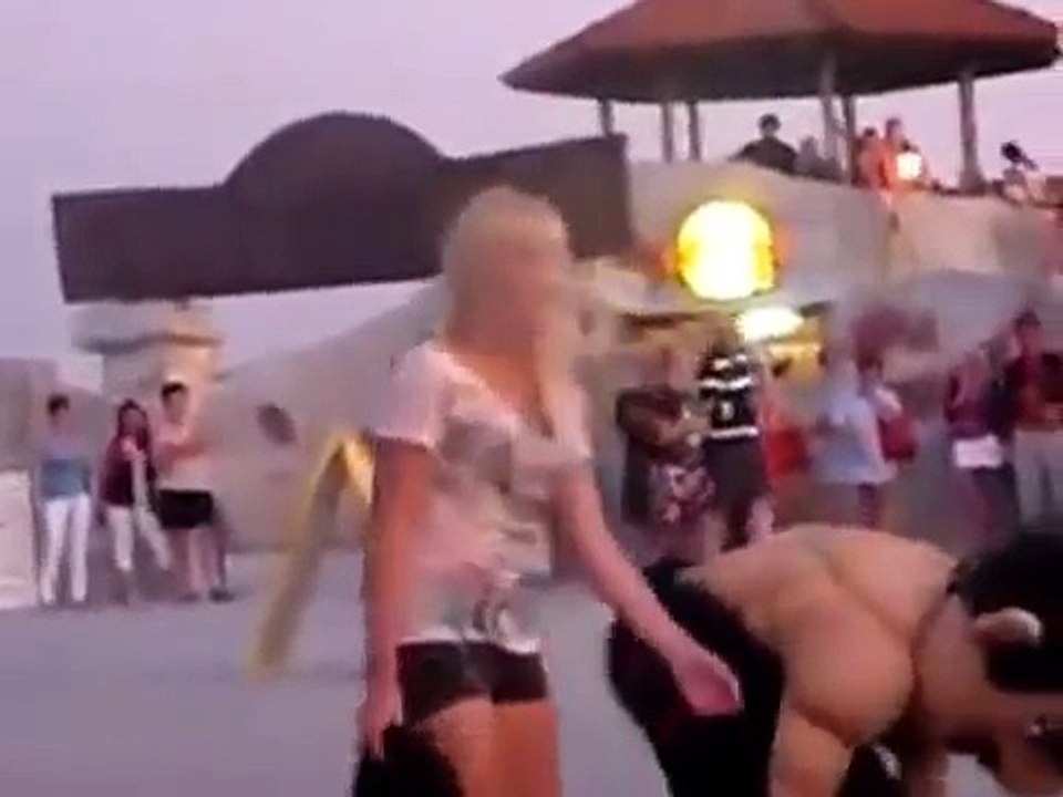 Улётное видео,такого стрептиза вы ещё не видели