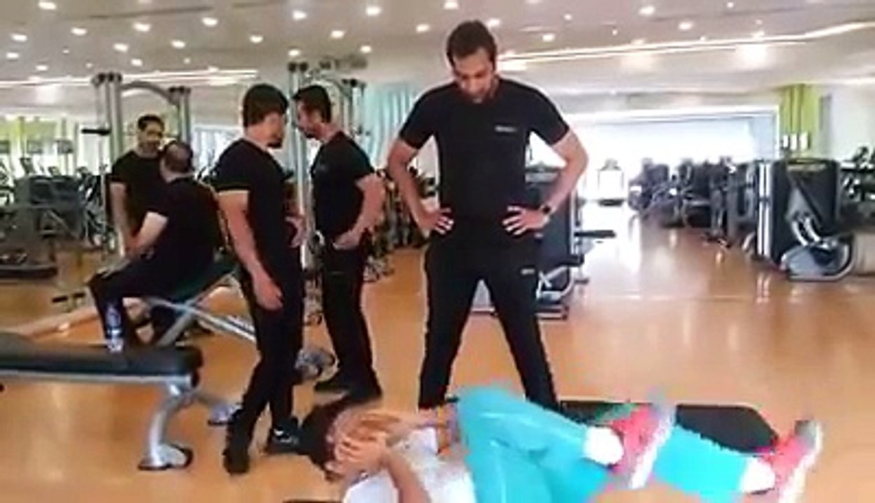 Imran Khan's workout video breaks the Internet
