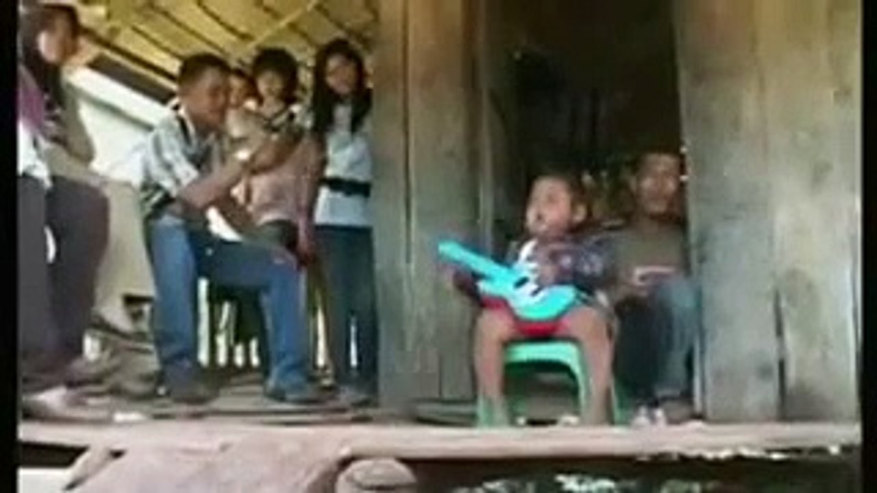 Funny Baby Smoking-yDDIhm5IcKc
