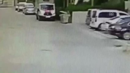 Nişanlısını Görebilmek Için Çarşaf Giymiş