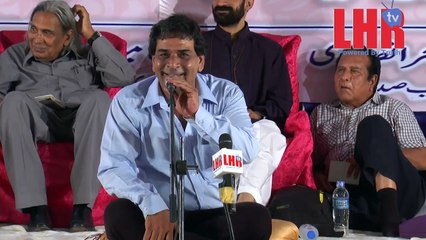 Jashan e Farhat Abbas Shah Aalmi Mushaera,2016. Poet Suhail Ahmed apna kalaam pest kr rahay hein