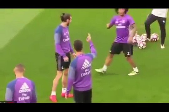 Angry Cristiano Ronaldo ANGRY reaction after being nutmegged